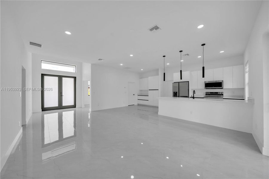 Spacious, unfurnished interior of a new home in , Lehigh Acres (Image 38).