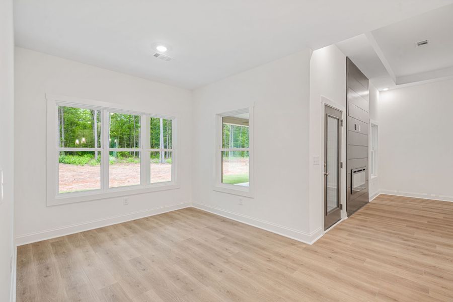 Spacious, unfurnished interior of a new home in Flint Farms, Concord (Image 22).