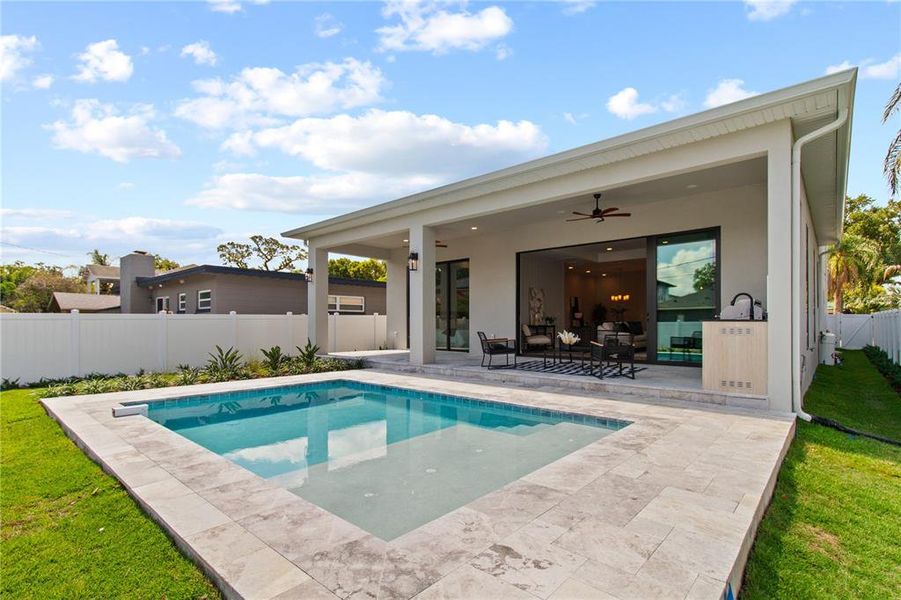 Exterior details and patio area of a home in , Orlando (Image 4).