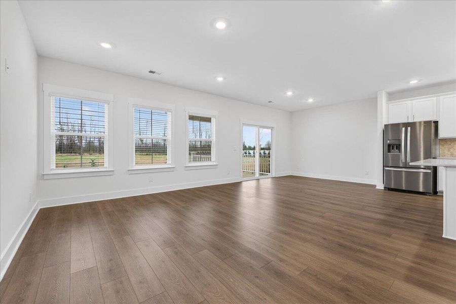 Spacious, unfurnished interior of a new home in The Coves at Lakes of Cane Bay, Summerville (Image 26).