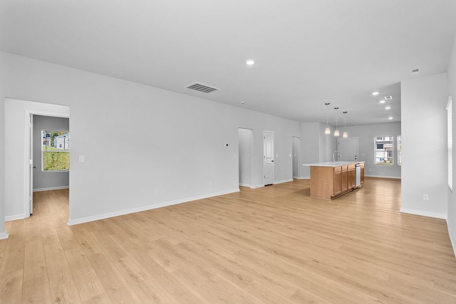 Spacious, unfurnished interior of a new home in Hanes Lake, Winston-Salem (Image 18). Spacious, unfurnished interior of a new home in Hanes Lake, Winston-Salem (Image 18).