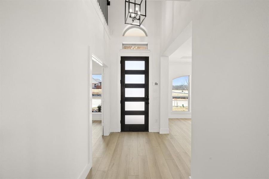 Spacious, unfurnished interior of a new home in High Country, Burleson (Image 25).