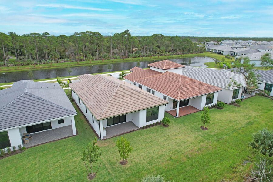 Image 37 of a home in Cove Royale.