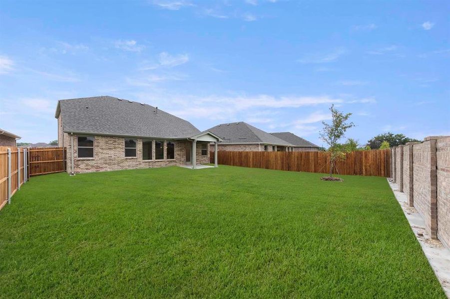 Front exterior of a new home in Meadow Park, Melissa, TX, highlighting curb appeal (Image 1). Front exterior of a new home in Meadow Park, Melissa, TX, highlighting curb appeal (Image 1).