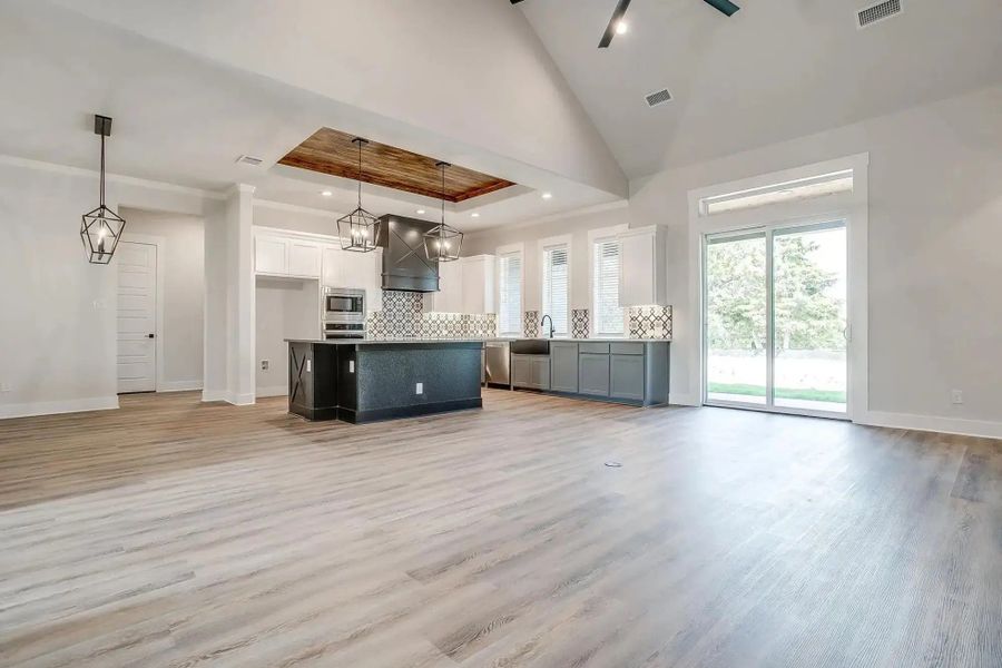 Representative unfurnished interior of a home built from the The Colin by Elmwood Custom Homes in Aledo Heights, Aledo (Image 48).