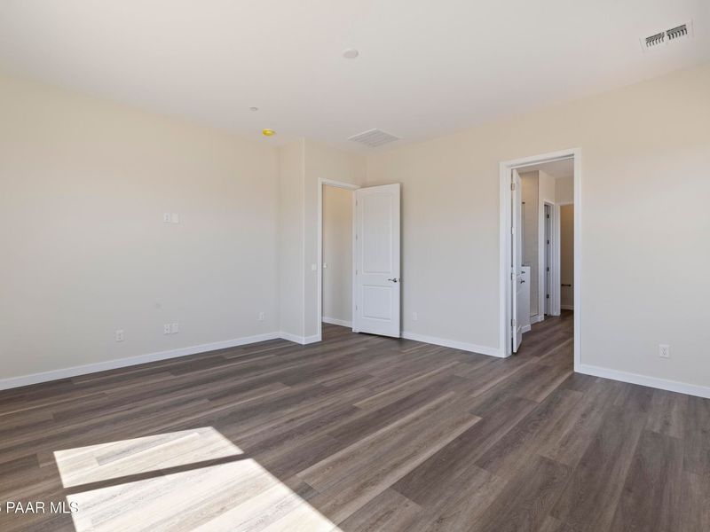 Spacious, unfurnished interior of a new home in Hidden Hills, Prescott (Image 38).
