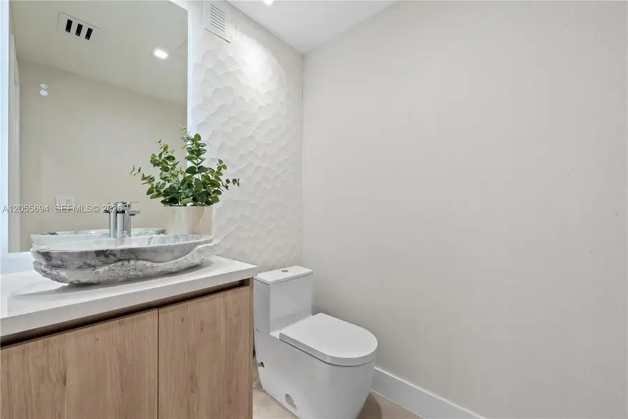 Furnished interior view inside a new home in , Fort Lauderdale (Image 74).