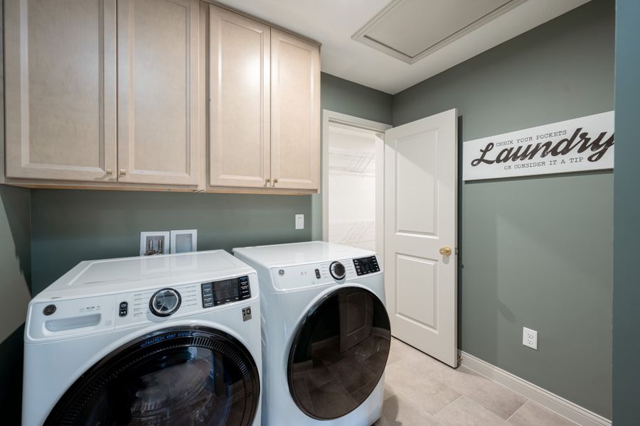 Representative furnished interior of a home built from the Avery by Fischer Homes in Pickens Bluff, Hiram (Image 41).