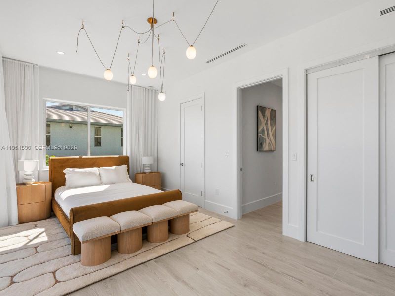 Furnished interior view inside a new home in , Marathon (Image 56).