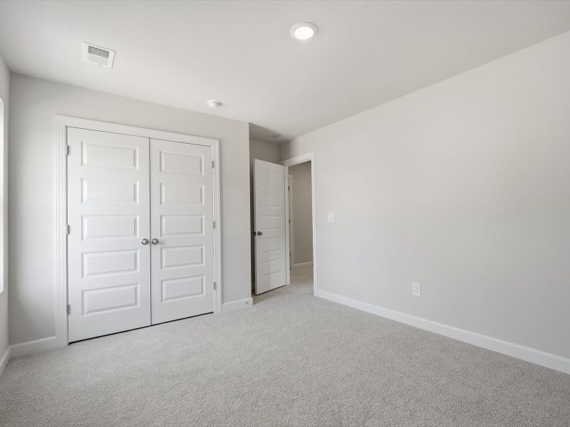 Spacious, unfurnished interior of a new home in Wexford Park, Fountain Inn (Image 16).