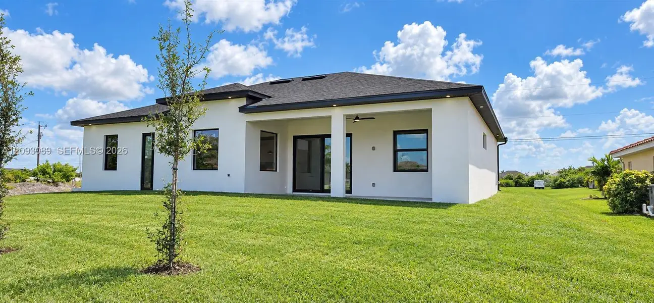 Exterior details and patio area of a home in , Cape Coral (Image 25).