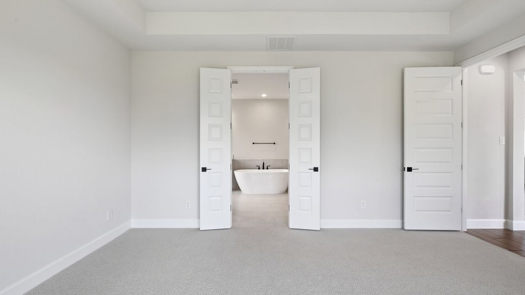 Spacious, unfurnished interior of a new home in Eliana, McKinney (Image 19).