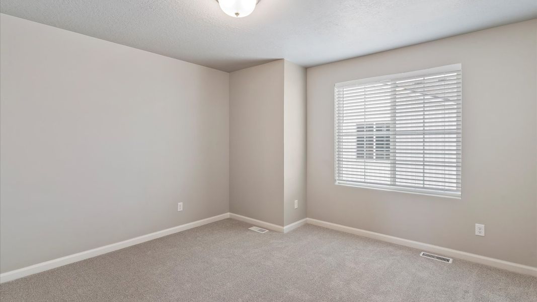 Spacious, unfurnished interior of a new home in Reunion, Commerce City (Image 26).