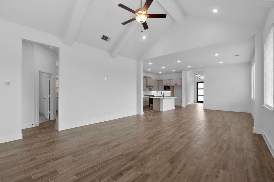Spacious, unfurnished interior of a new home in Mulberry Farms, Santa Fe (Image 21).