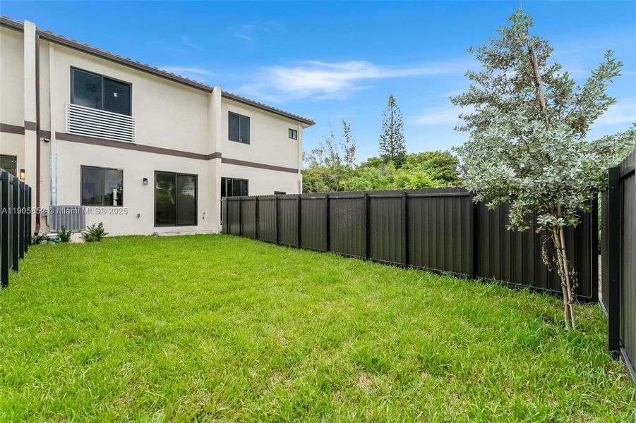 Exterior details and patio area of a home in , Miami (Image 39).