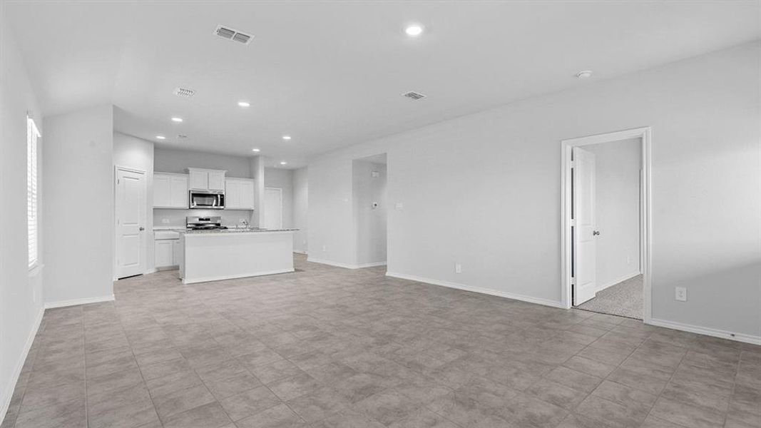 Spacious, unfurnished interior of a new home in Townes Landing, Fort Worth (Image 14).