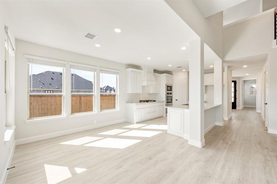 Spacious, unfurnished interior of a new home in Somerset, Venus (Image 39).