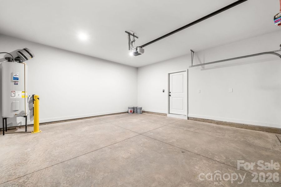 Spacious, unfurnished interior of a new home in , Hickory (Image 25).