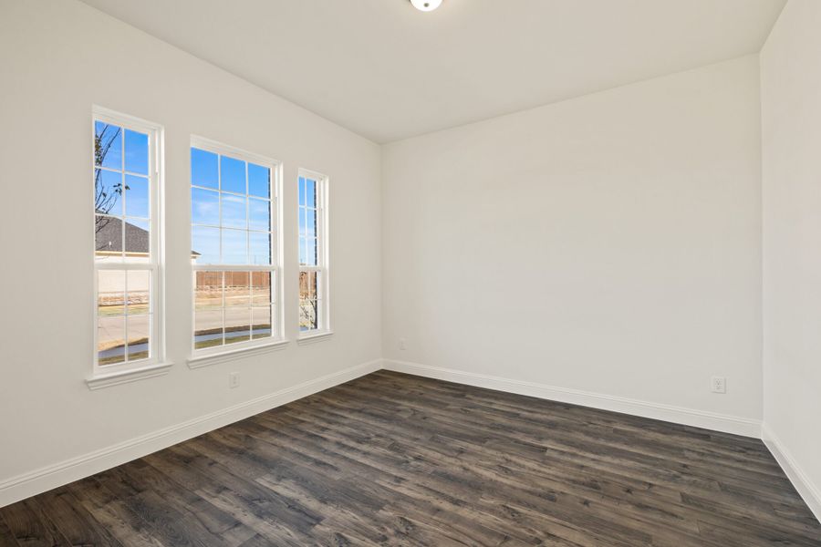 Spacious, unfurnished interior of a new home in Lake Breeze, Lavon (Image 27).