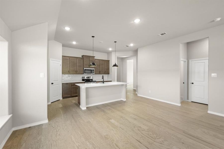 541 Waterford Park- Dining-2