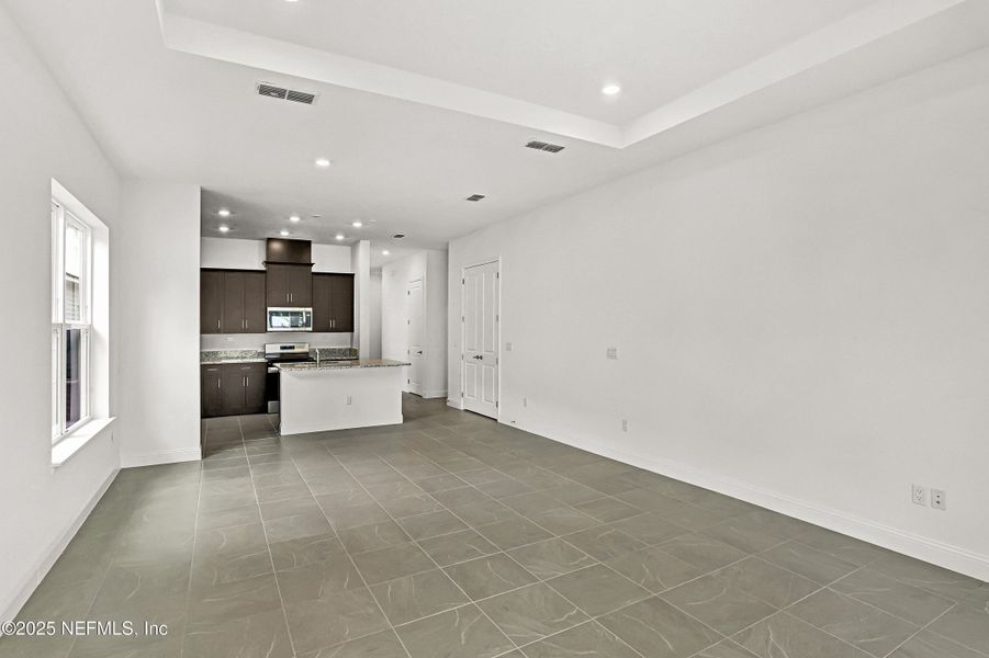 Spacious, unfurnished interior of a new home in Everlake at Mandarin, Jacksonville (Image 27).