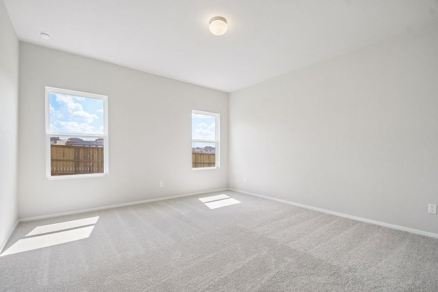 Spacious, unfurnished interior of a new home in Cloverleaf, Austin (Image 18).