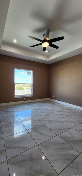 Spacious, unfurnished interior of a new home in , Eagle Pass (Image 5).