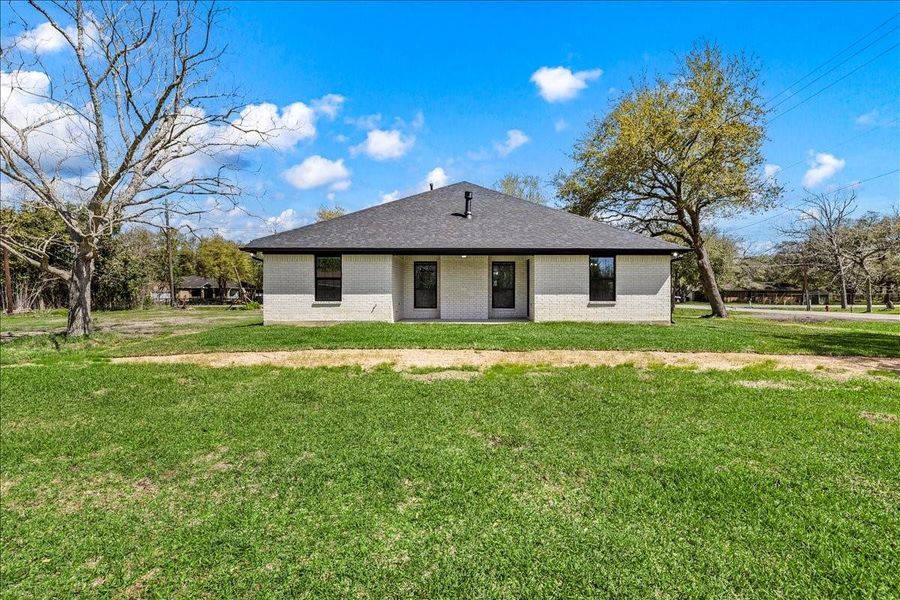 Exterior details and patio area of a home in , Santa Fe (Image 4). Exterior details and patio area of a home in , Santa Fe (Image 4).
