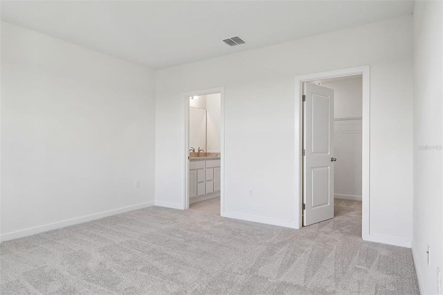 Spacious, unfurnished interior of a new home in Hamilton Bluff, Haines City (Image 28).