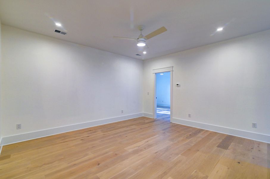 Spacious, unfurnished interior of a new home in , Hollywood (Image 22).