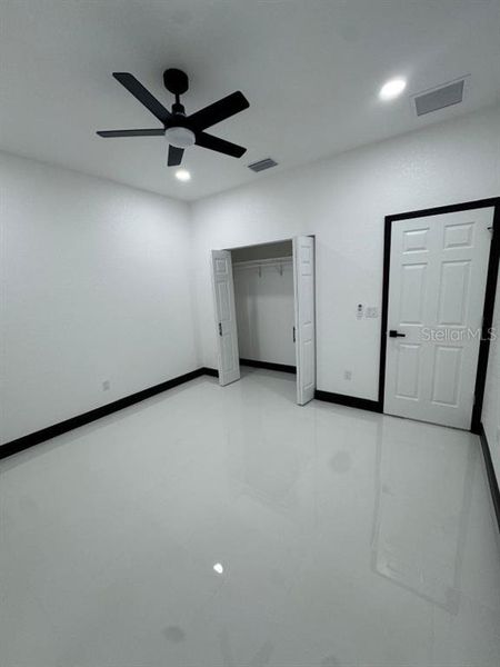 Spacious, unfurnished interior of a new home in , Belleview (Image 13).