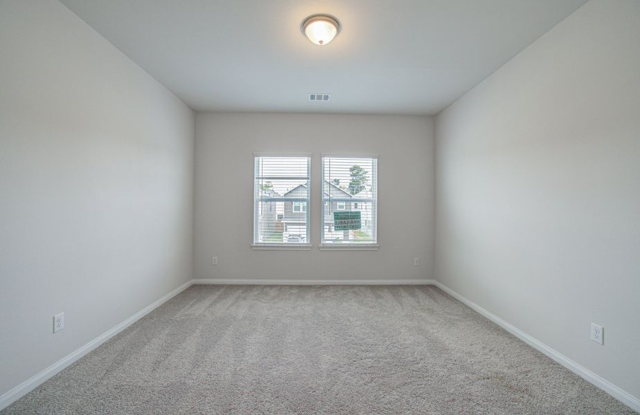 Spacious, unfurnished interior of a new home in Aldine Pines, Houston (Image 34).