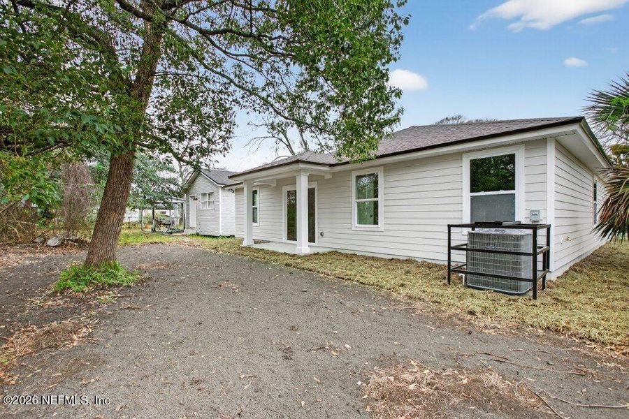 Exterior details and patio area of a home in , Jacksonville (Image 22).