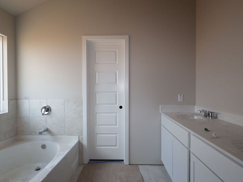 Owner's Bathroom Owner's Bathroom