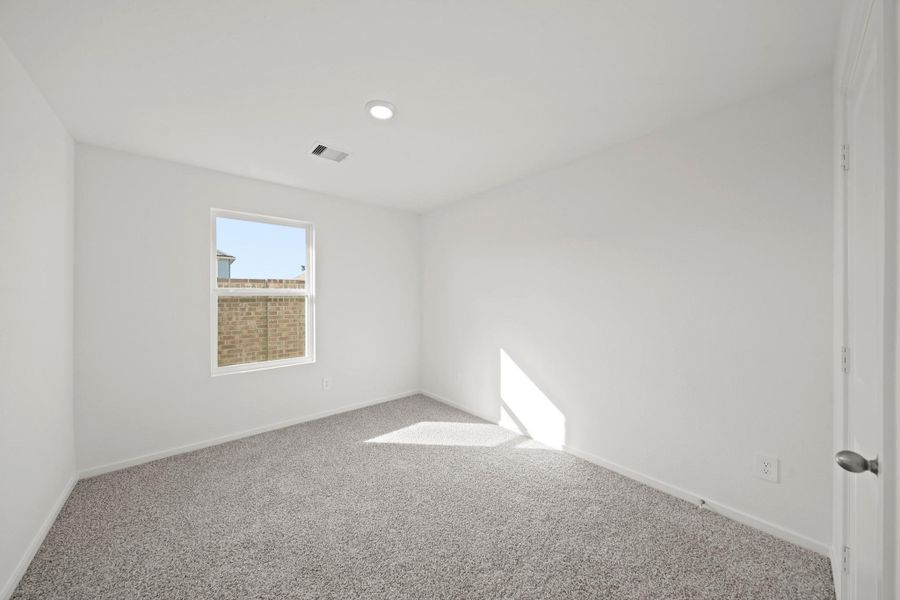 Spacious, unfurnished interior of a new home in Sunterra Lakes, Brookshire (Image 13).