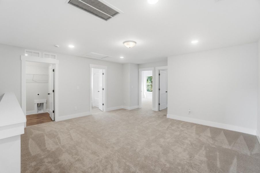 Spacious, unfurnished interior of a new home in Blythe Mill Townhomes, Waxhaw (Image 20).