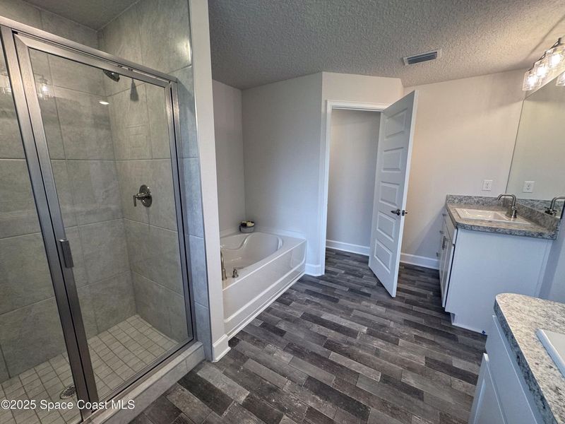 Furnished interior view inside a new home in Sebastian Highlands, Sebastian (Image 8).