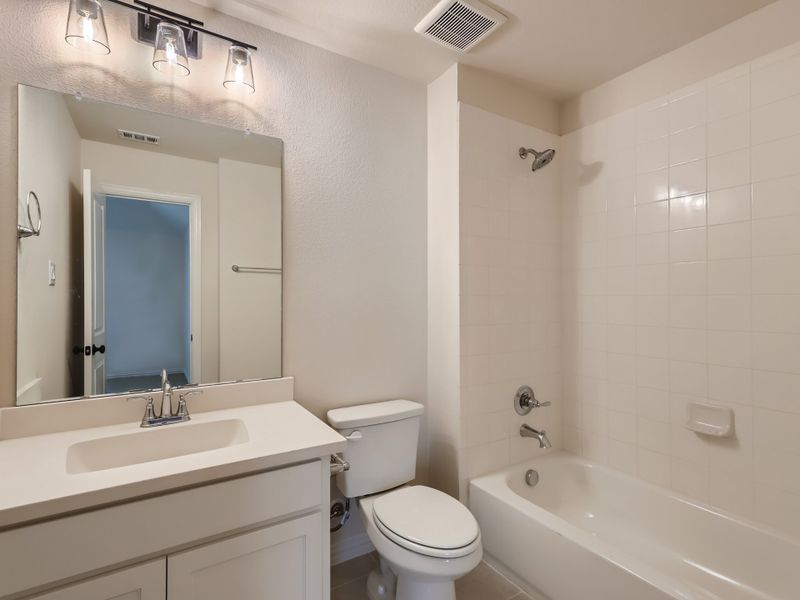 Plan 1531 Secondary Bathroom Representative Photo