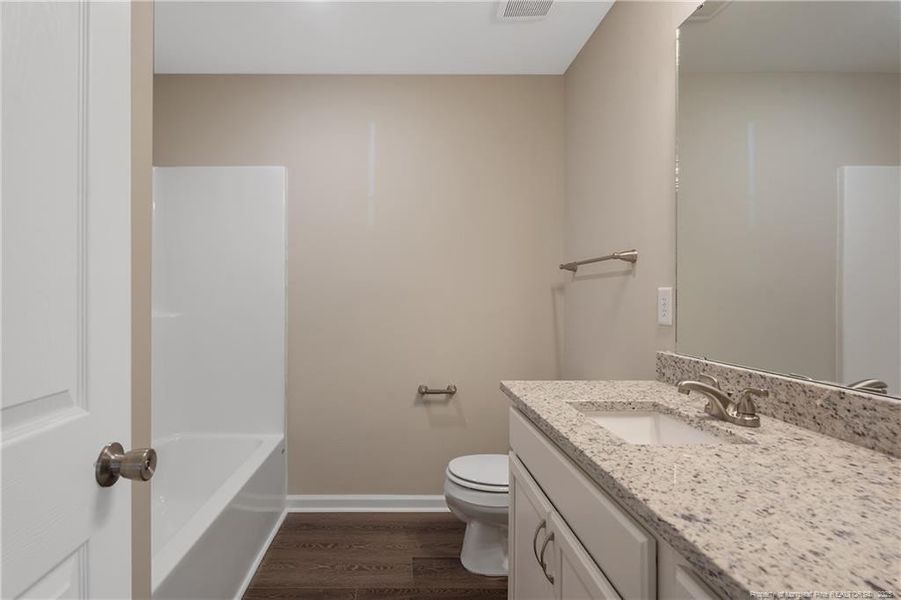 Upstairs full bath room