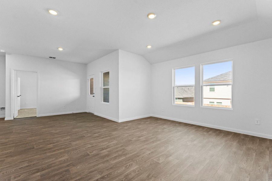 Spacious, unfurnished interior of a new home in Trace, San Marcos (Image 20).