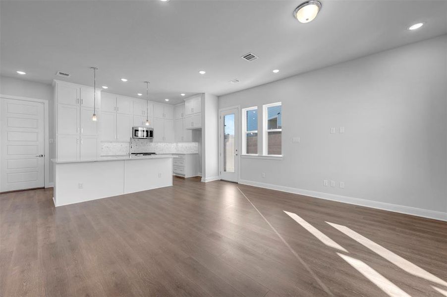 Spacious, unfurnished interior of a new home in Painted Tree Woodland West – Cottages, McKinney (Image 17).