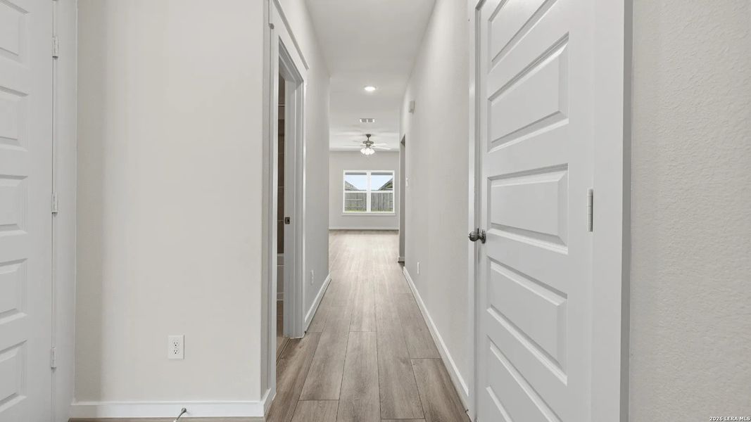 Spacious, unfurnished interior of a new home in Cloud Country, New Braunfels (Image 11).
