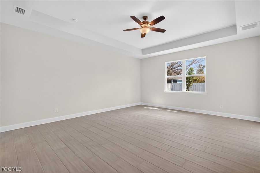 Spacious, unfurnished interior of a new home in Cape Coral, Cape Coral (Image 25).