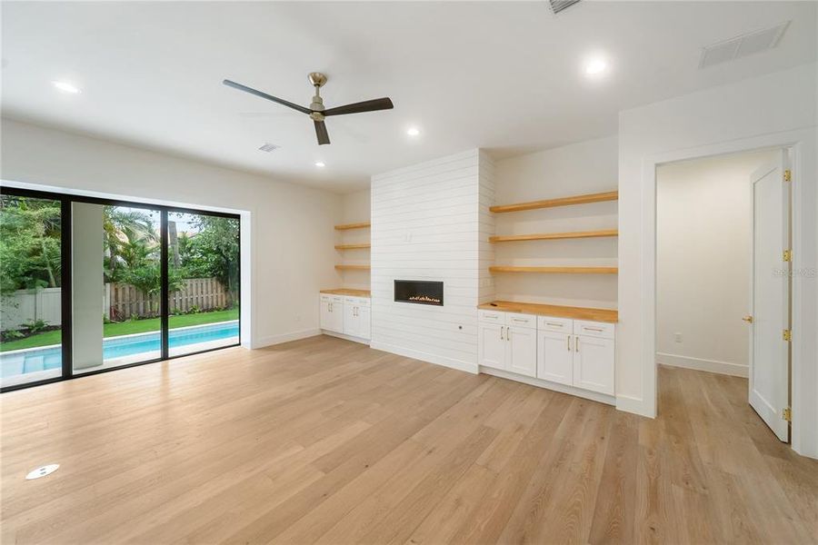 Spacious, unfurnished interior of a new home in , Sarasota (Image 61).