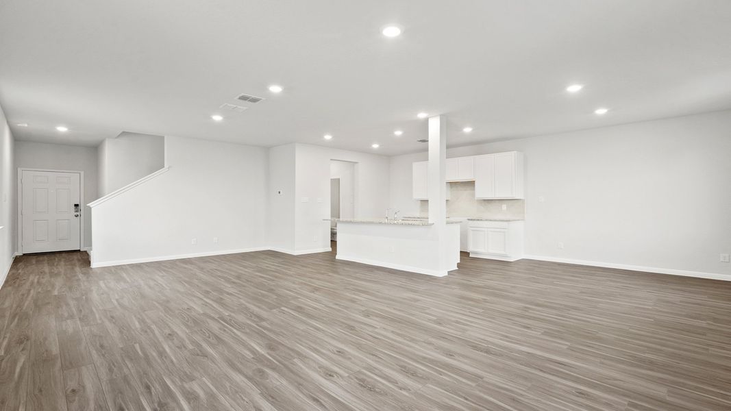 Spacious, unfurnished interior of a new home in Melissa Ranch, San Antonio (Image 13).
