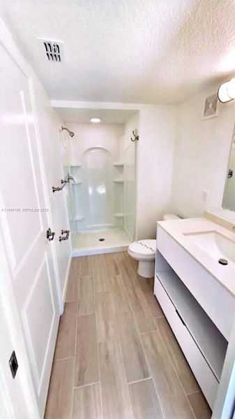 Image 10 of a home in .