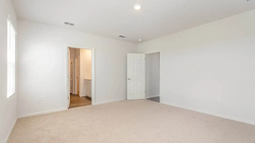Spacious, unfurnished interior of a new home in Palm Bay, Palm Bay (Image 10).
