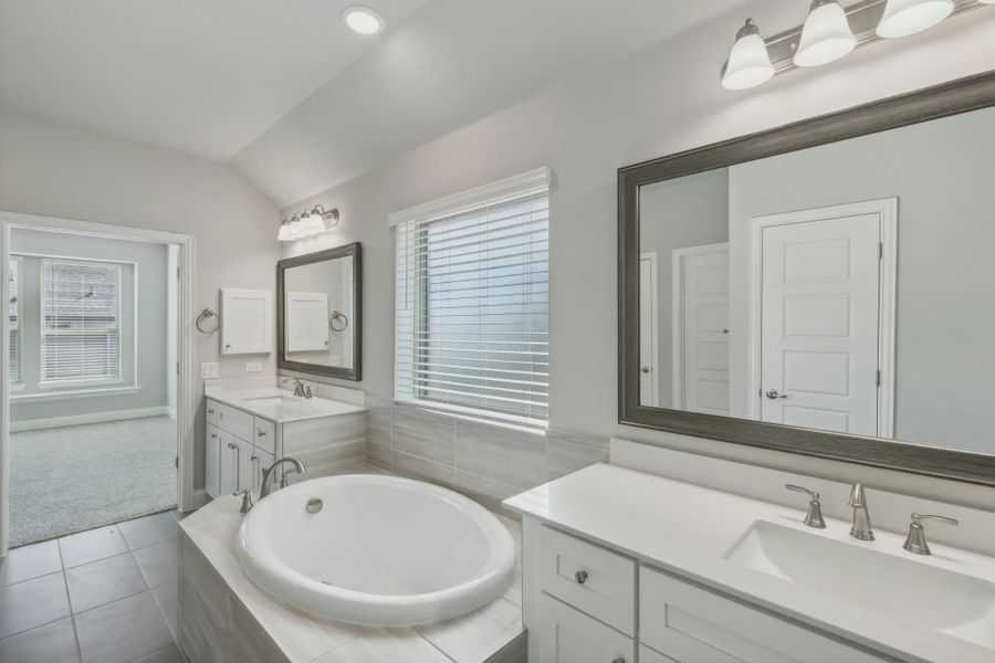Furnished interior view inside a new home in Oaks of North Grove, Waxahachie (Image 8).