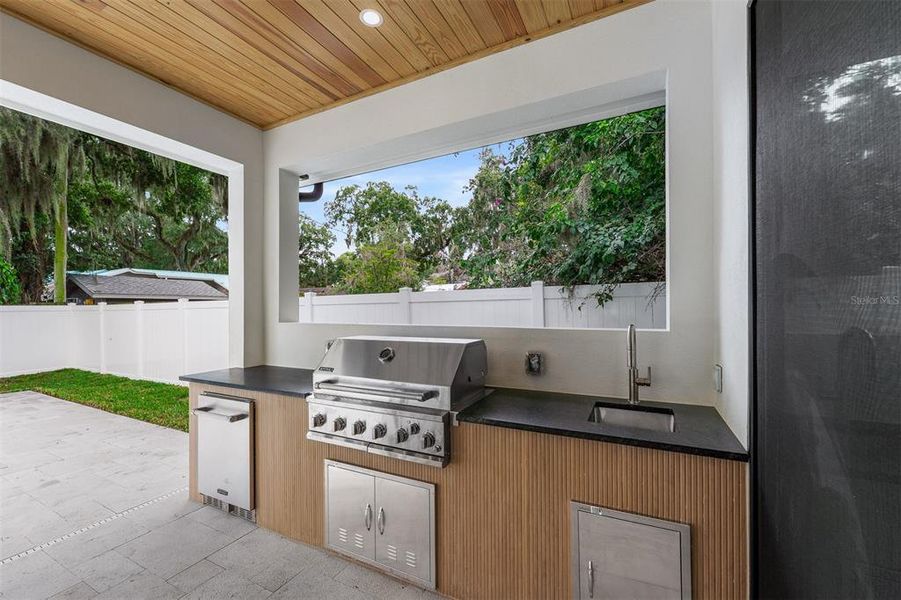 Exterior details and patio area of a home in , Orlando (Image 30).