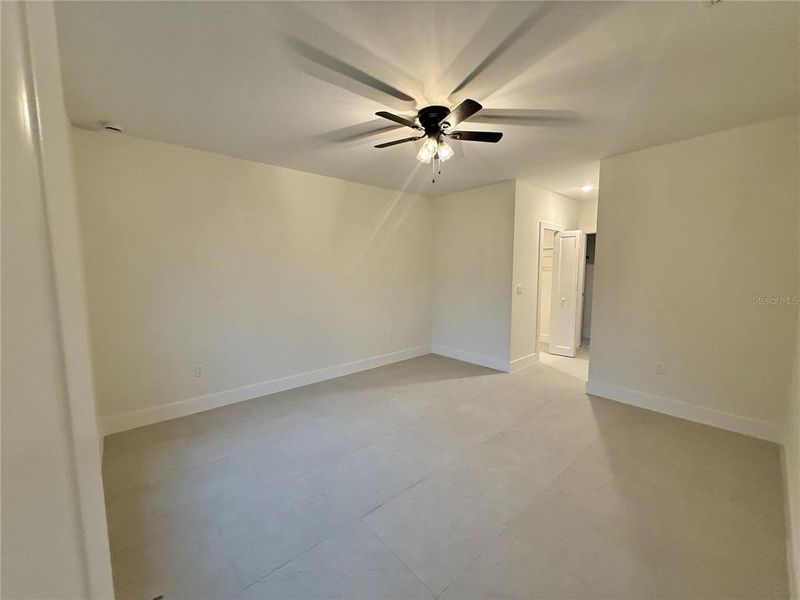 Spacious, unfurnished interior of a new home in , Venice (Image 7).